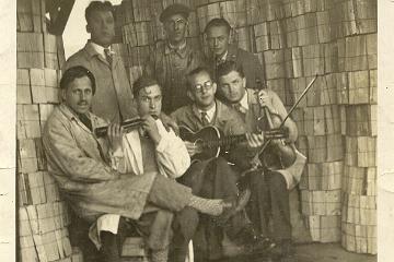 Kozák Václav nahoře vpravo, Včela asi 1935  (Kozák Jar)vod